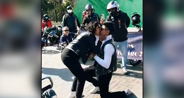 ¡Qué viva el amor! biker propone matrimonio en el Fuerte de Loreto