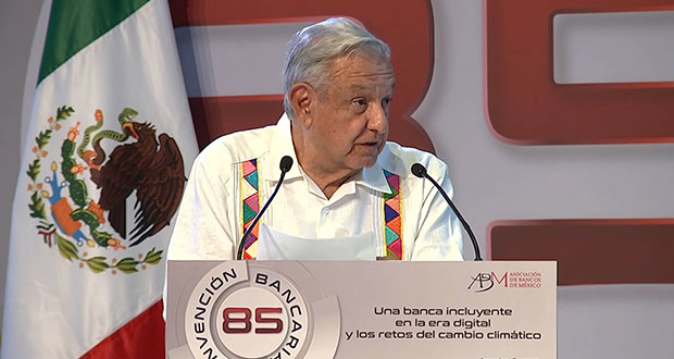 AMLO promete no reformar cobros de bancos y ofrece disculpa a Banxico