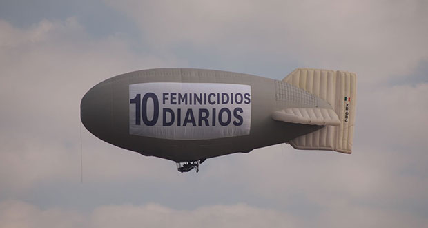 Con dirigible, exigen no dejar en el olvido feminicidios en México
