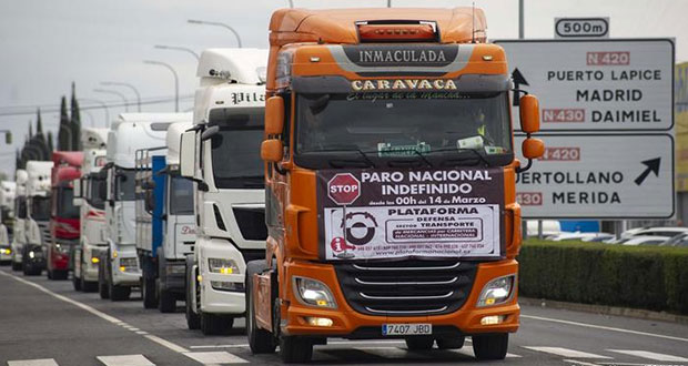 En España, transportistas continúan huelga, rechazan propuestas
