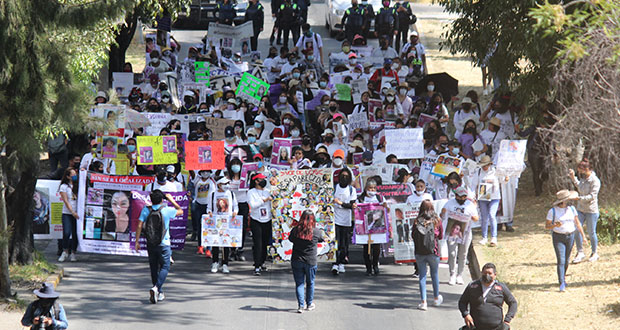 En marcha, familiares exigen no minimizar desapariciones de mujeres en Puebla