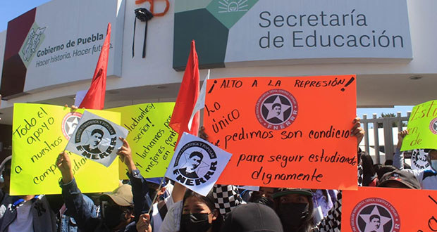 Fnerrr marcha para exigir predio para bachillerato en Amozoc