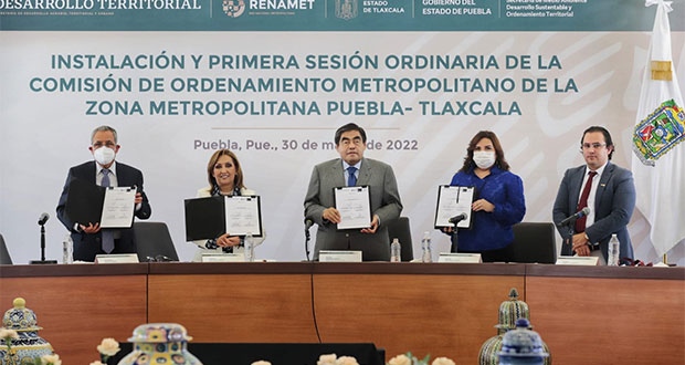 Gobernadores de Puebla y Tlaxcala crean comisión; acuerdan rescatar el Atoyac
