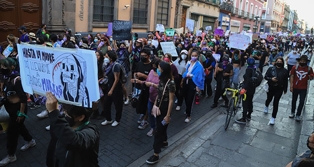 Más de 7 mil mujeres marcharon en el estado de Puebla por el 8M: Segob