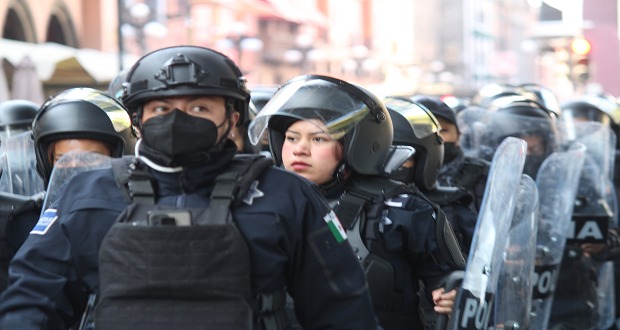 190 policías mujeres son despegados por marchas del 8M en Puebla capital