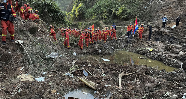 Sin sobrevivientes, accidente de avión con 132 personas en China
