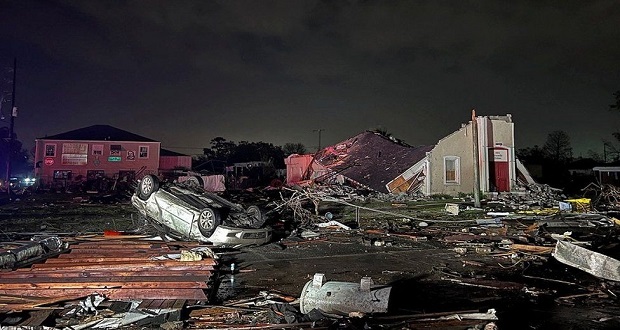 Un muerto, lesionados y daños materiales tras tornado en EU