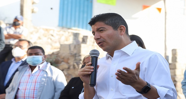Tras críticas, Rivera pone en pausa concesión para espacios publicitarios