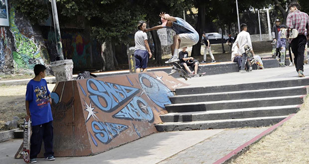 Ayuntamiento reúne a más de 100 menores en práctica de skateboarding