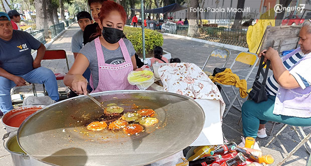 Con medidas sanitarias, vendedores esperan recuperarse en Calvario de Puebla