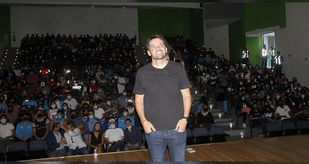 Convertir épocas difíciles en desafíos: Larcamón a alumnos de BUAP