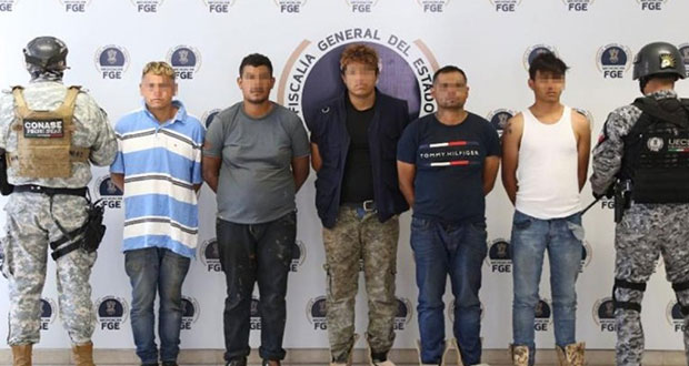 Detienen a 5 vinculados a asesinato de 20 en palenque de Michoacán 