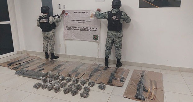 En Jalisco, GN decomisa 2 vehículos con rifles de asalto y cartuchos