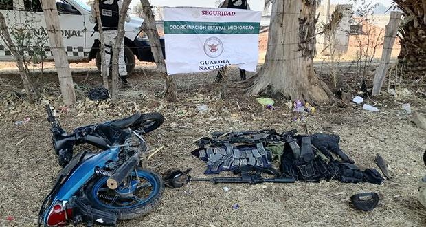 En Michoacán, GN asegura armas largas, cargadores y cartuchos