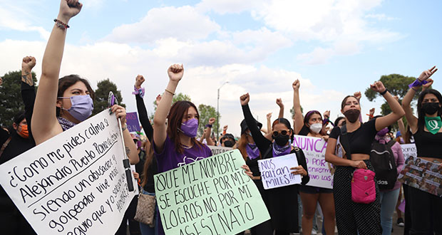 En Puebla, mujeres exigen justicia por feminicidio de Debanhi en Nuevo León