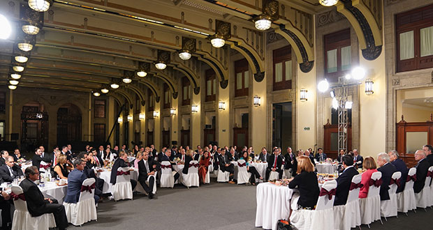 En cena, AMLO habla con IP de EU sobre inversión e integración