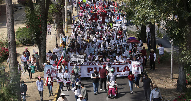 En marcha, simpatizantes de Morena piden participar en revocación de mandato