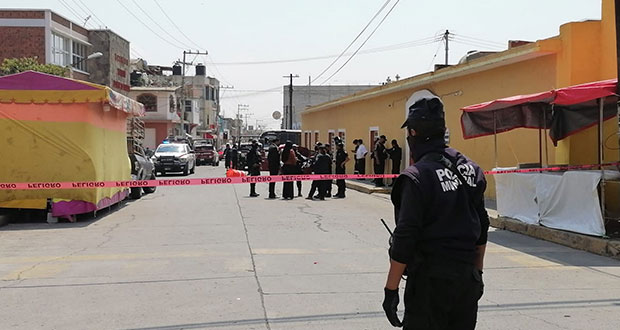 Hallan explosivo dentro de auto en centro de San Lorenzo Chiautzingo