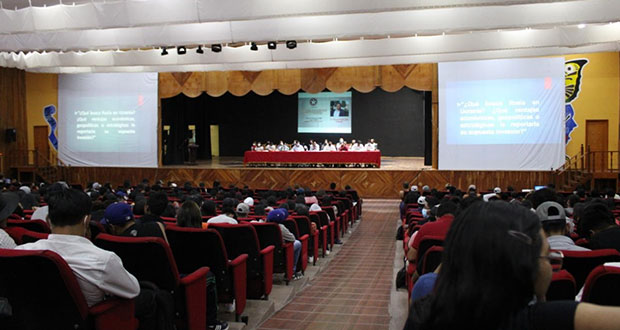 Jóvenes organizan conferencia de conflicto Ucrania-Rusia en Tecomatlán