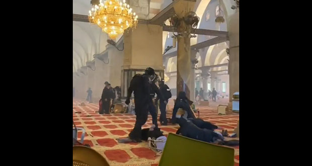 Enfrentamientos en mezquitas de Jerusalén dejan 57 heridos