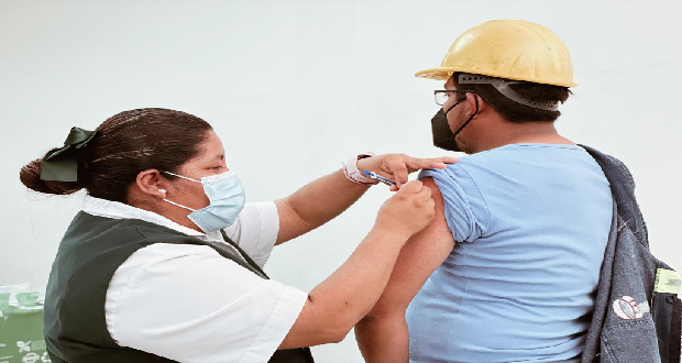 IMSS Puebla exhorta a vacunarse contra Covid-19 