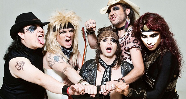 Roban equipo a Moderatto previo a su presentación en Feria de Puebla