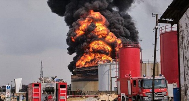Explosión en refinería clandestina deja 110 muertos en Nigeria