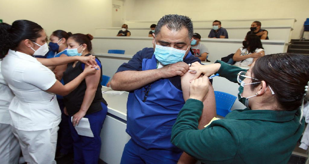 IMSS y SNTSS se coordinan para reforzar vacunación de su personal 