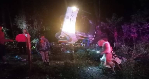 Peregrinos poblanos accidentados en Oaxaca, podrían denunciar a chofer: Segob
