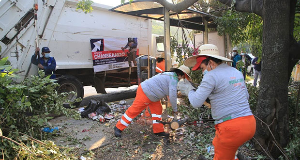Ayuntamiento de Puebla inicia limpieza en bulevar Forjadores