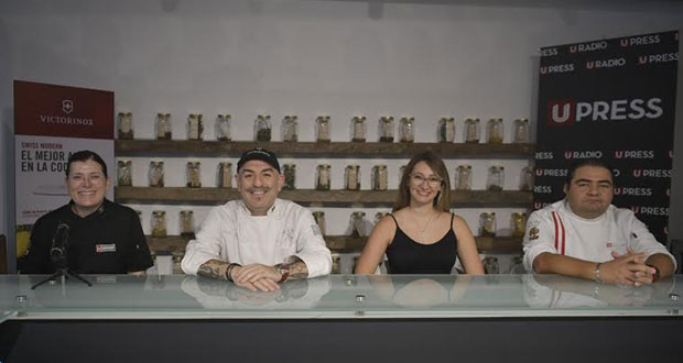 Chef Aquiles Chávez imparte clase en Facultad de Gastronomía de Upaep
