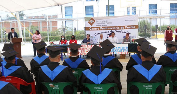 Concluyen licenciatura 16 personas privadas de la libertad en Puebla