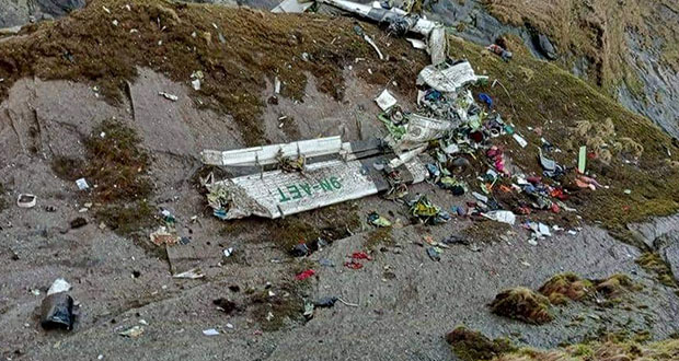 Encuentran restos de avión estrellado en Nepal; 21 pasajeros muertos