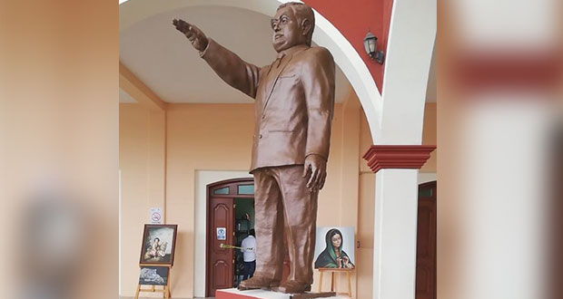 Estatua de Barbosa está en Zinacatepec; pide quitarla “de inmediato”