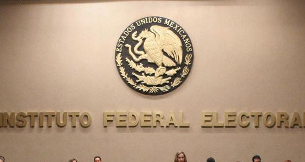 Expresidentes del IFE ven bien reducir regidores y congresos locales