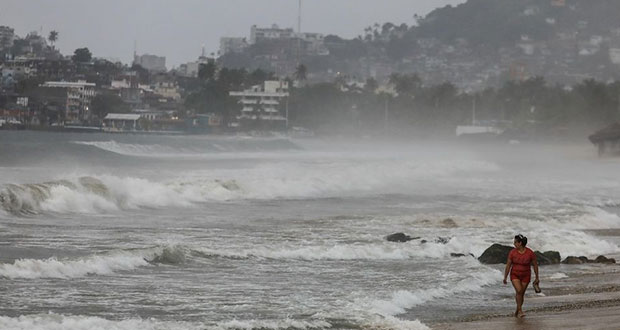 En el Pacífico, “Blas” ya es huracán categoría 1; provocará lluvias