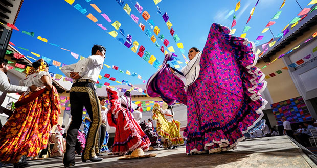 Barbosa pide a Cultura y Turismo fortalecer difusión de tradiciones en Puebla