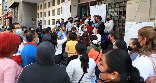 Locatarios del mercado Amalucan protestan; piden ver proyecto de modernización