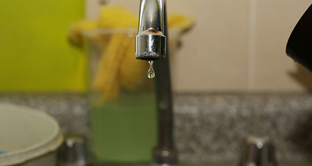 Mal servicio y cortes, causales para revocar concesión de agua en Puebla