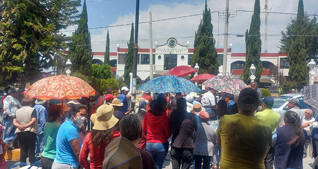 Protestan pobladores de Acajete por falta de agua