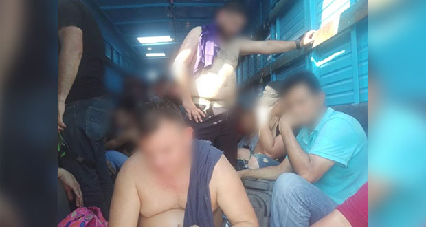 Rescata INM en Tabasco a 53 extranjeros transportados en vehículo