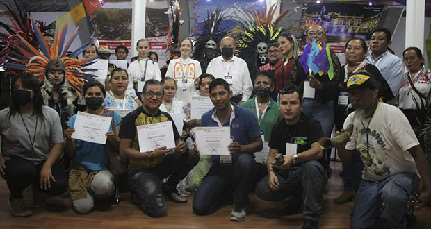 Secretaría de Cultura reconoce a 30 artesanos de la Feria de Puebla
