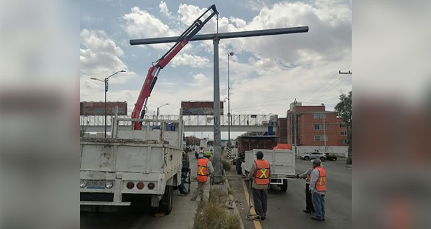 Tras percance en Periférico, Infraestructura retira señalética dañada