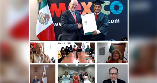 Unadm da primer título a mexicano en extrajero; hay 800 alumnos