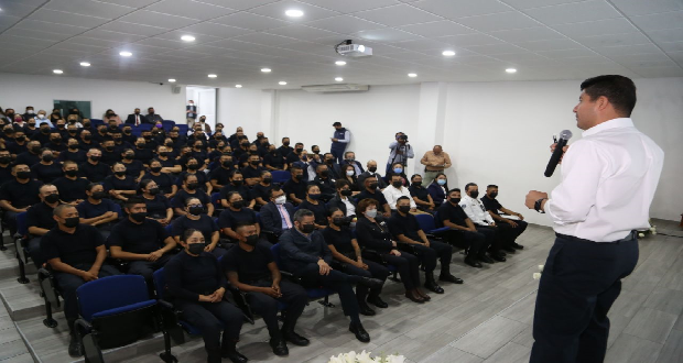 Eduardo Rivera pide valores y actitud de servicio a futuros policías