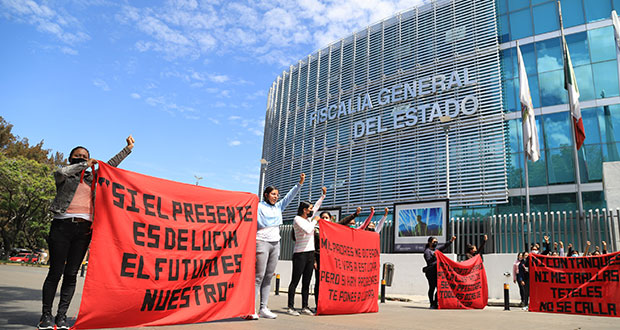 Ante FGE, normalistas de Teteles piden destituir a directivos