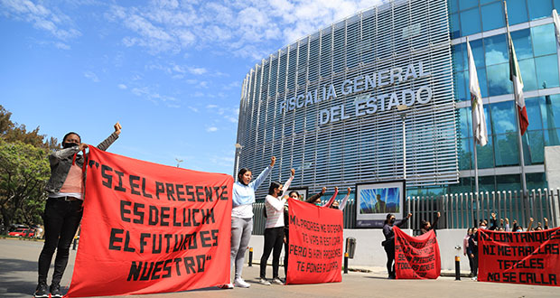 Ante FGE, normalistas de Teteles piden destituir a directivos  