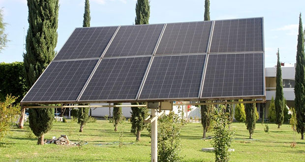 Colocarán paneles solares en 69 escuelas públicas de Puebla