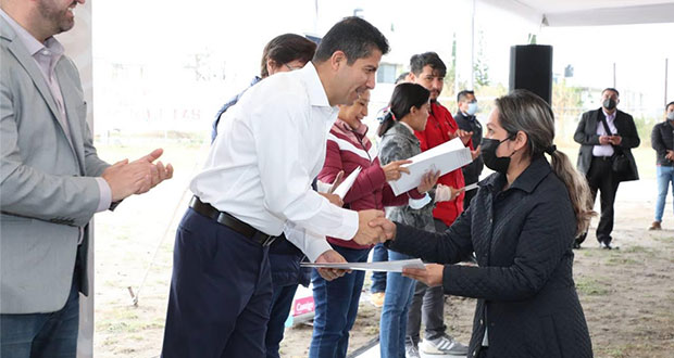 Comuna entrega 257 escrituras para regularizar tierras en Puebla