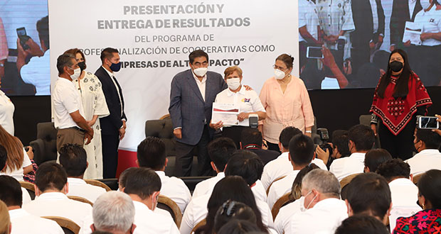 Contra “coyotaje”, gobierno capacita a productores en 43 cooperativas